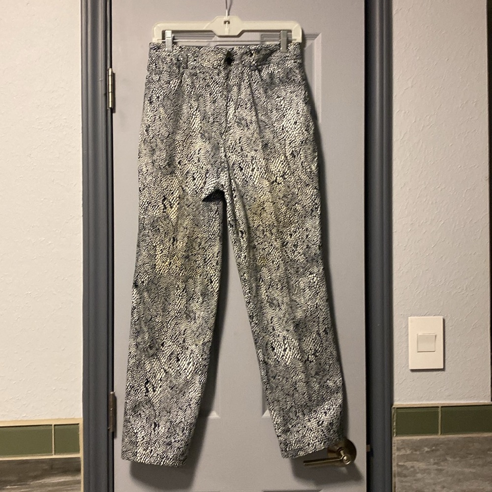Dana Bichman - Slim leg Snake Pattern Pants in size 6